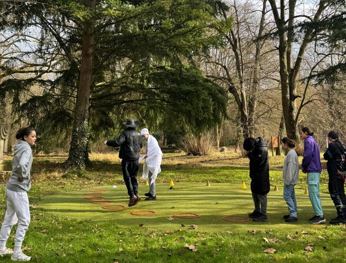 les jeunes du BAFA apprenent à mener des jeux extérieurs