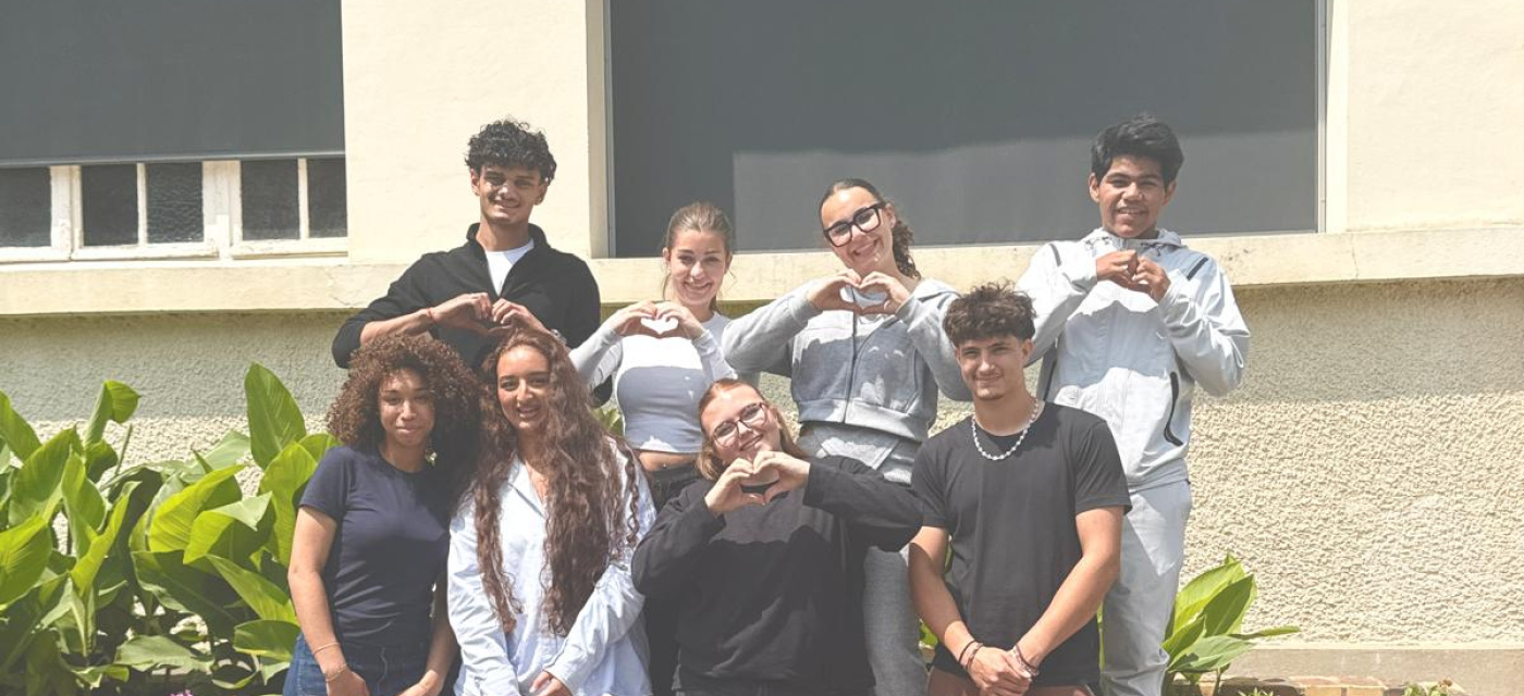 les élèves posent pour la photo
