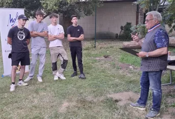 Les 4 jeunes qui ont participé au concours MAF régional reçoivent leur médaille d'or