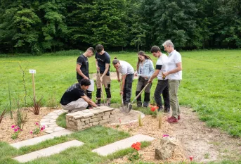Notre professeur technique en train de discuter avec nos élèves 