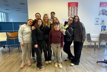 les médiateurs et co-médiateurs posent ensemble au siège de la Fondation