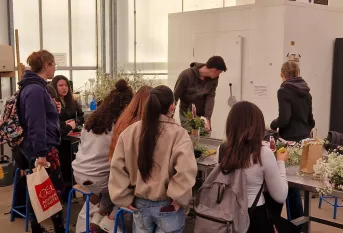 les collégiens participent à un atelier 