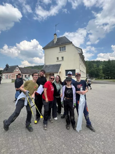 les classes du Campus Saint-Antoine participent dans la bonne humeur au grand nettoyage de l'établissement 
