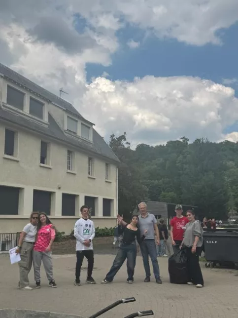 les classes du Campus Saint-Antoine participent dans la bonne humeur au grand nettoyage de l'établissement 