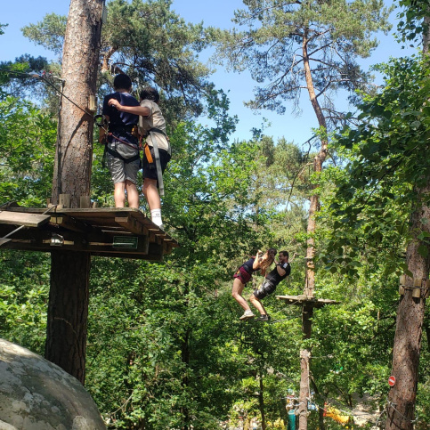 les 4ème font des activités de plein air pendant le Raid