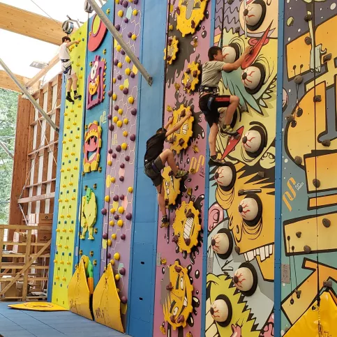 les 4ème font des activités de plein air pendant le Raid