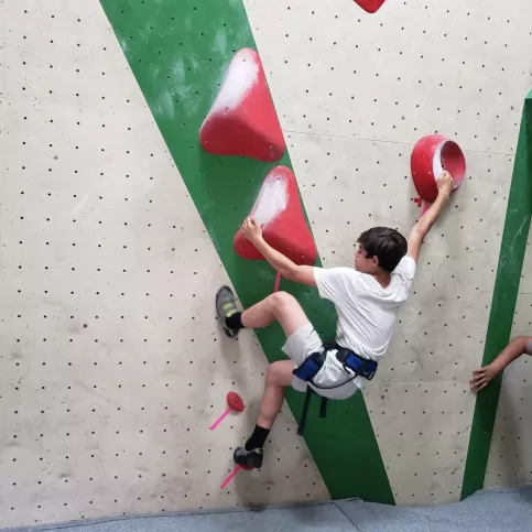 les 4ème font des activités de plein air pendant le Raid