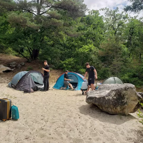 les 4ème font des activités de plein air pendant le Raid