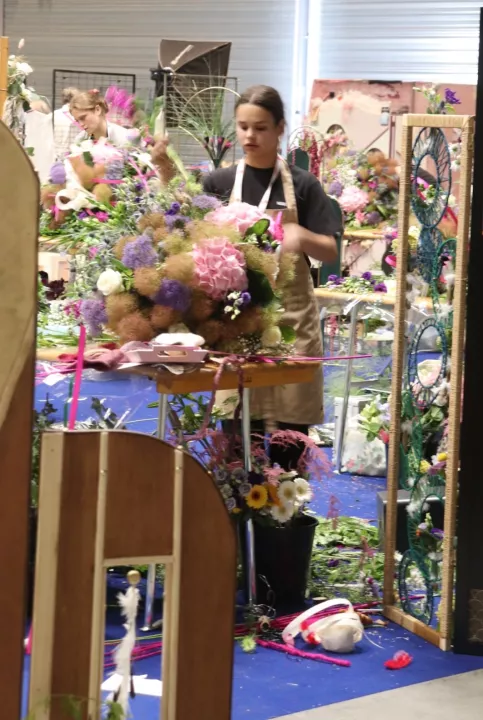 Mélina pendant l'épreuve fleuristerie niveau national