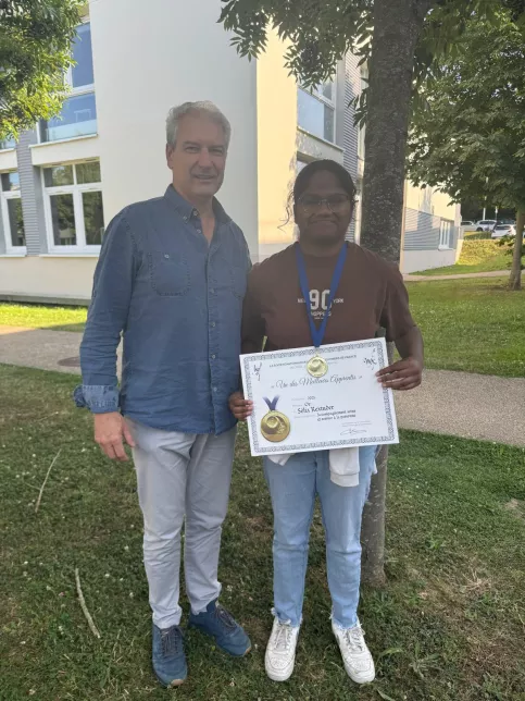 Sélia avec un enseignant